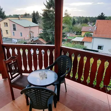 Castle Wellness Bed & Breakfast Bed & Breakfast