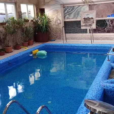 Castle Wellness Bed & Breakfast 3*