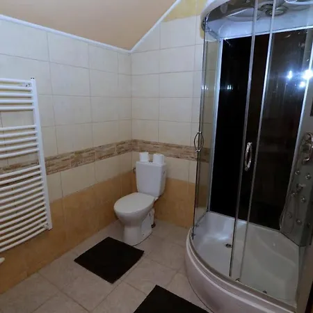 Castle Wellness Bed & Breakfast 3*